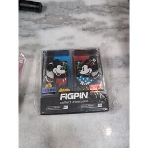 Figpin Disney Glitter‎ Mickey Mouse #367 & Minnie Mouse #368 2020 ECCC, Sealed